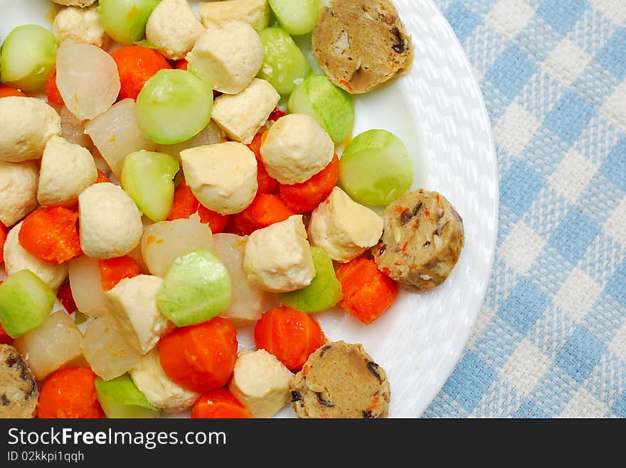 Preparation of variety of healthy vegetables for an Asian dish. Suitable for concepts such as diet and nutrition, healthy lifestyle, and food and beverage.