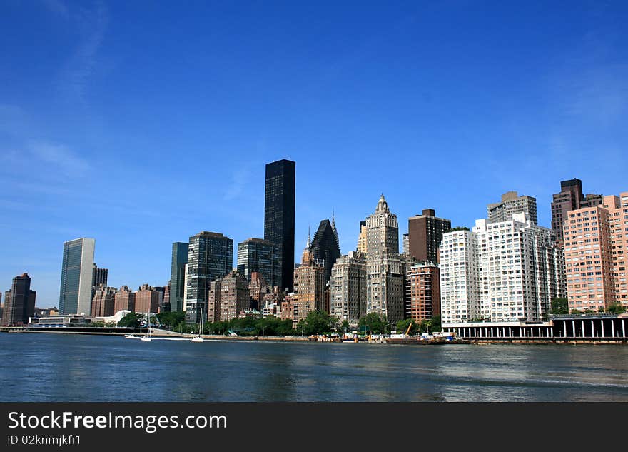 Manhattan skyline along the East River as seen from Roosevelt Island. Manhattan skyline along the East River as seen from Roosevelt Island.