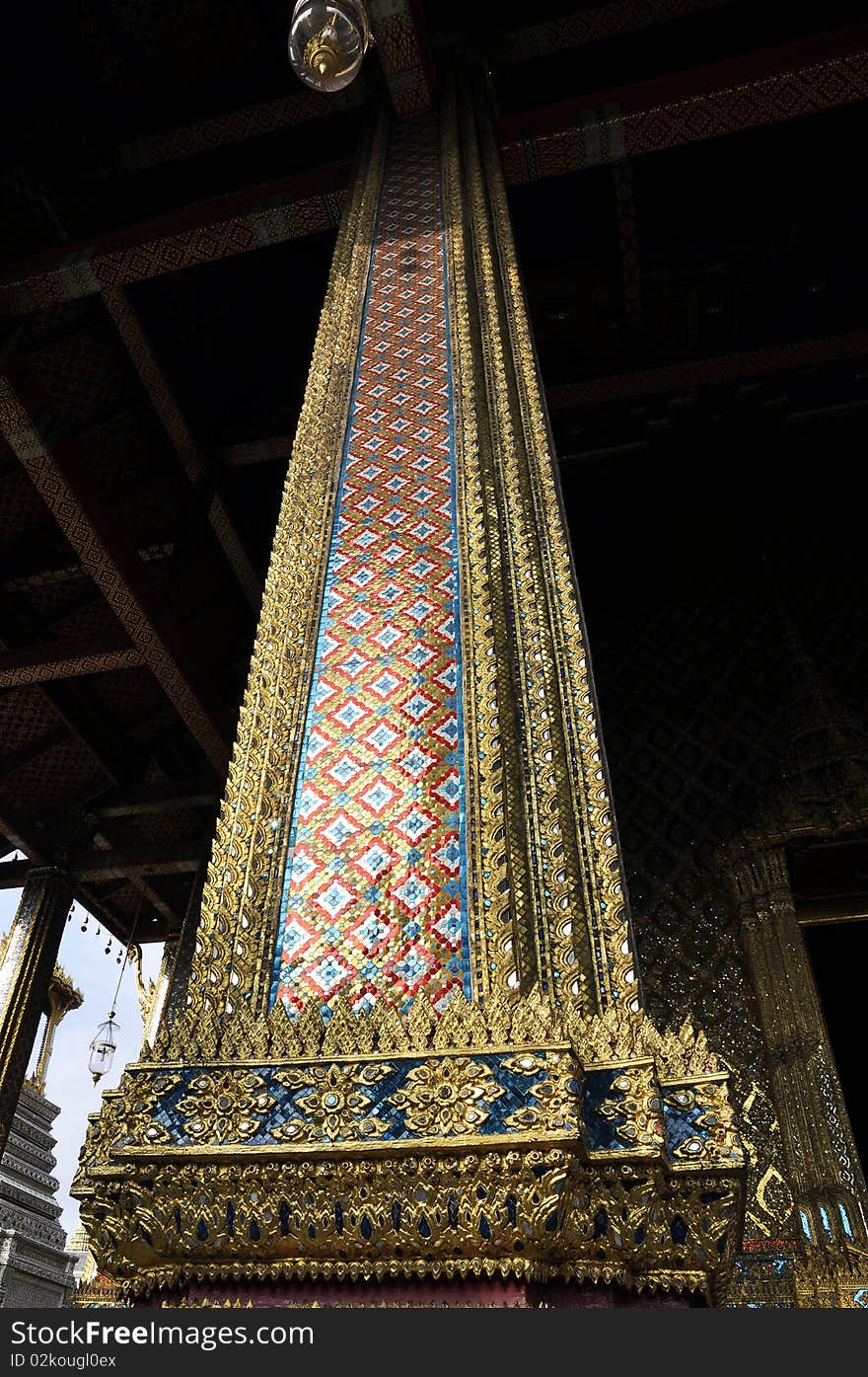 Sao large Wat Phra Kaew Patterns caused by glass mosaic. Is a kind of art. Sao large Wat Phra Kaew Patterns caused by glass mosaic. Is a kind of art.