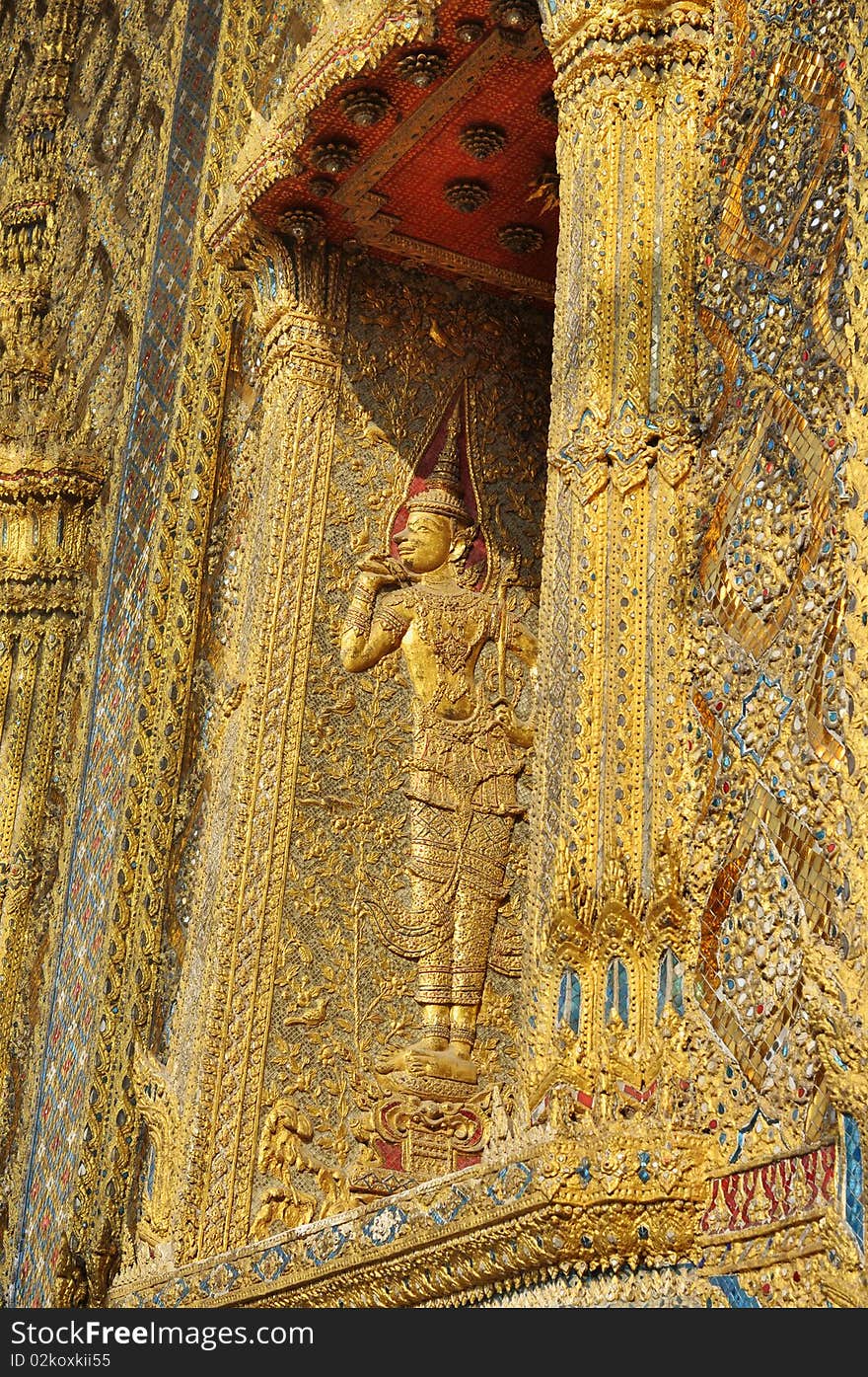 Patterns to decorate with mosaic. The Wat Phra Kaew Is a kind of art. Patterns to decorate with mosaic. The Wat Phra Kaew Is a kind of art.