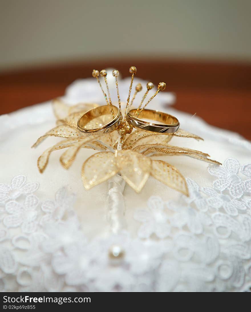 Gold wedding rings- It is photographed by close up