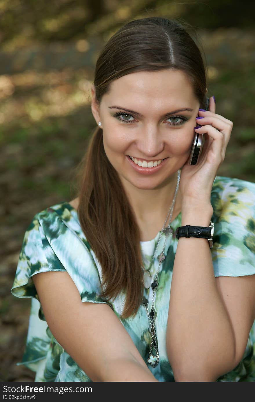 The girl speaks on the phone