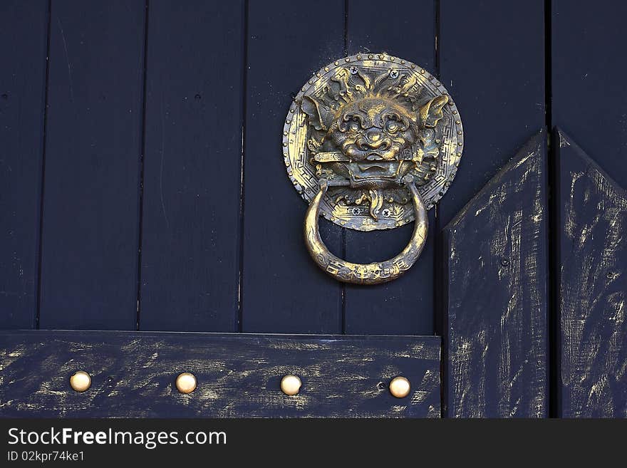 Rustic lion-head knocker door, low-key