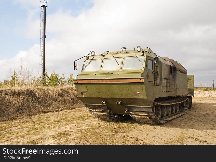 The caterpillar cross-country vehicle