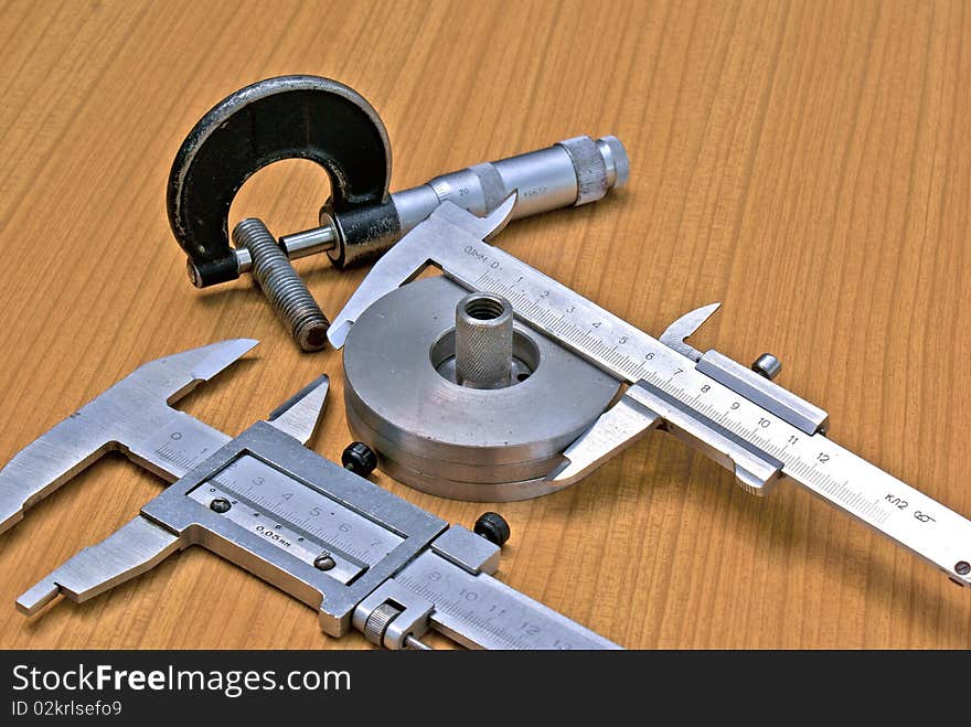 Measuring instrument assign for part sensing and size process surface