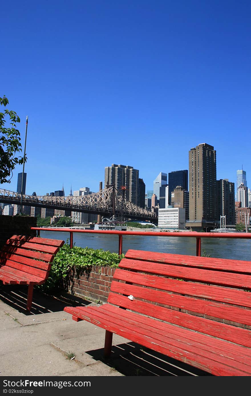 Park on Manhattan's Roosevelt Island. Queensboro Bridge and East River in the background. Park on Manhattan's Roosevelt Island. Queensboro Bridge and East River in the background.