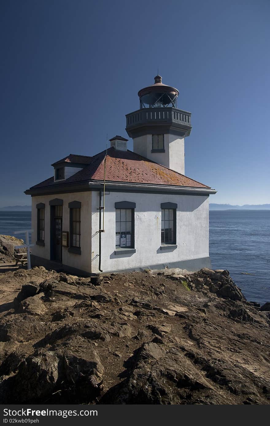 Small light house in the coast of the state of Washington