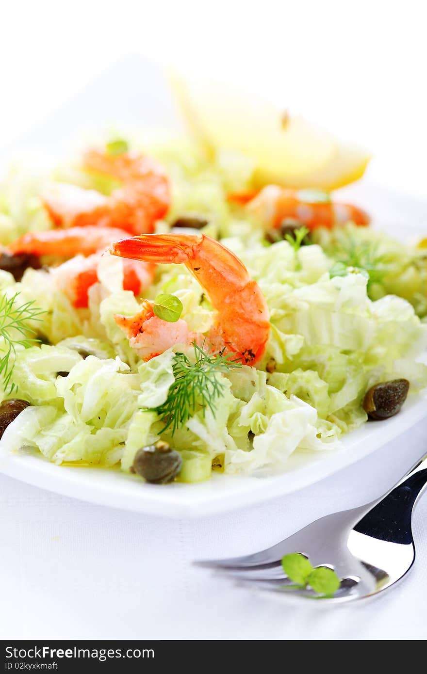 Salad with shrimp and capers