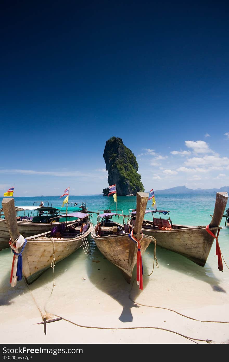 Boat at Por-da Island