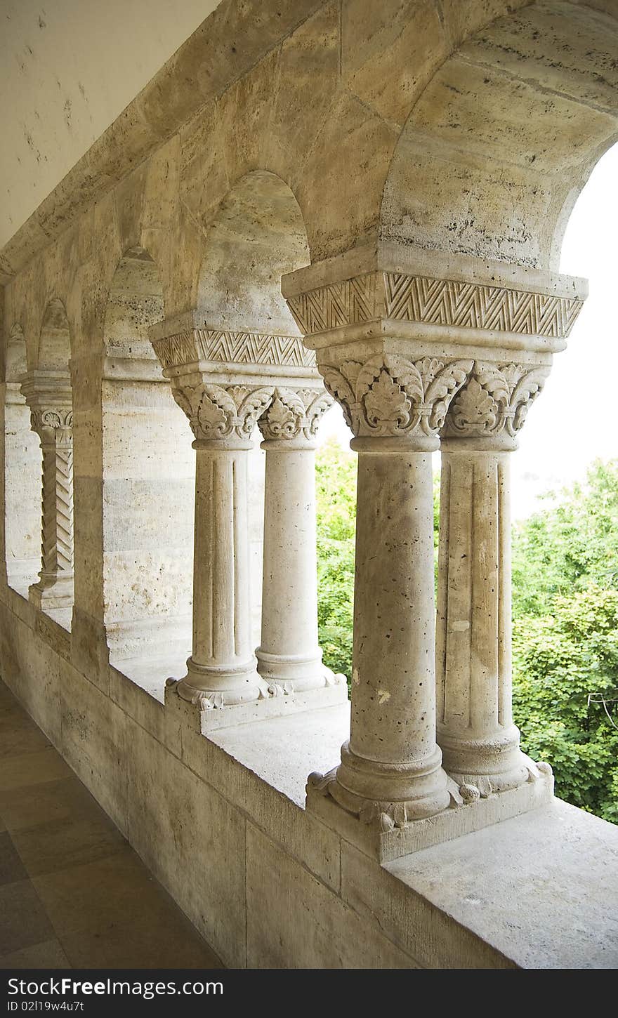 Classic architectural details with double columns and arcs