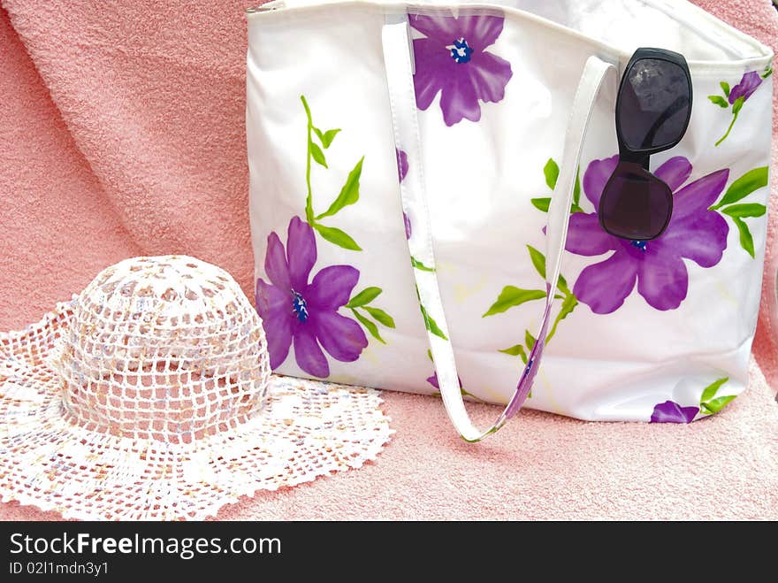 The  women bag with sun hat