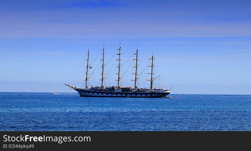 Photo of white  sailing vessel in the sea