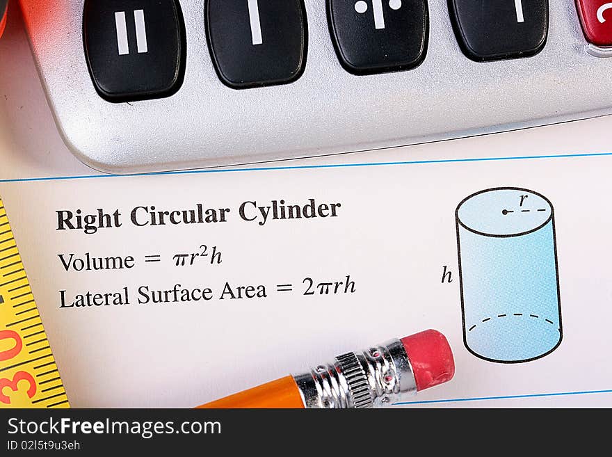 Drawing of the correct cylinder with accessories of mathematical measurements.