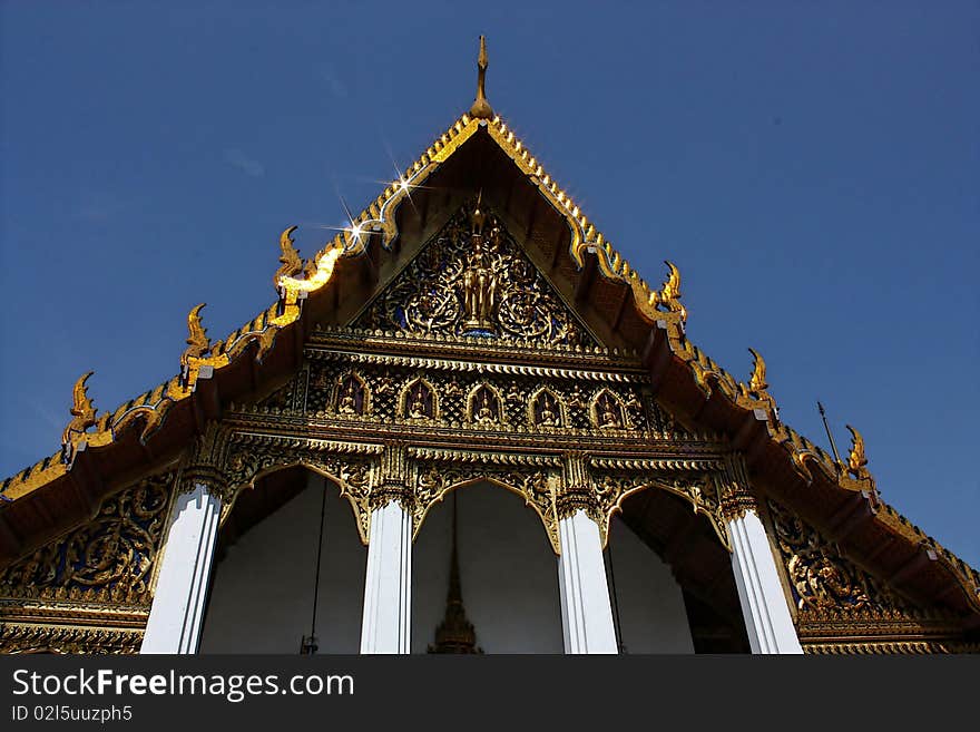 The roof of a temple it's very nice. The roof of a temple it's very nice