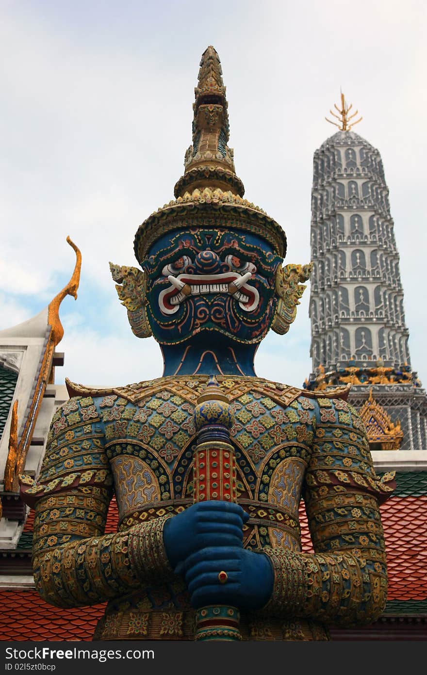 Thai Giant Statue at Wat Phra-Keaw