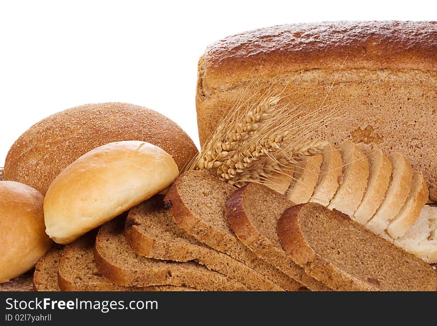 Isolated wheat ear and bread