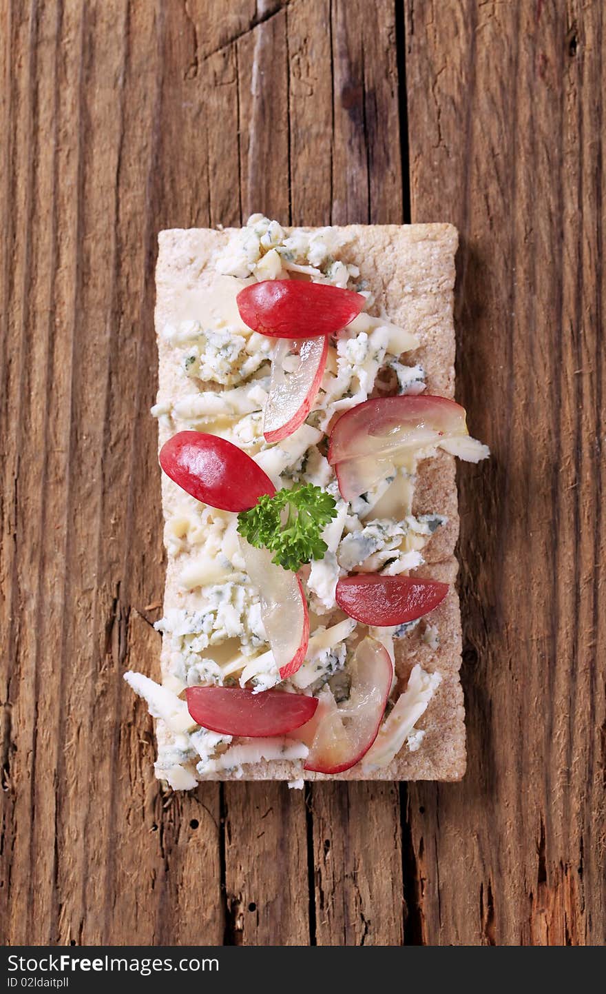 Crispbread and blue cheese