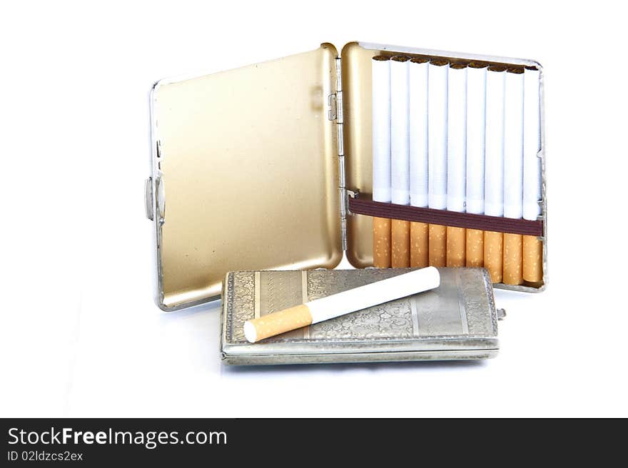 Two snuffboxes with 10 cigarettes. Two snuffboxes with 10 cigarettes