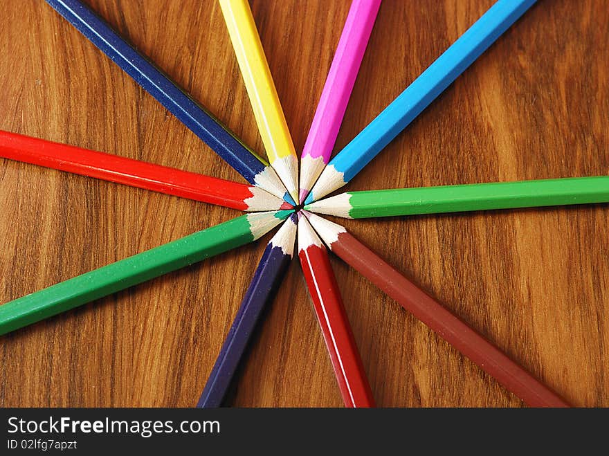 Coloring pencils in a star shape