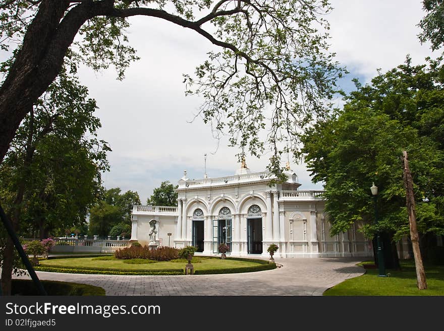 Devaraj-Kunlai Gate, Bang Pa-in Palace