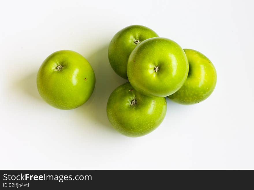 Green apples separated into 2 groups, 4 pieces and 1 piece. Green apples separated into 2 groups, 4 pieces and 1 piece