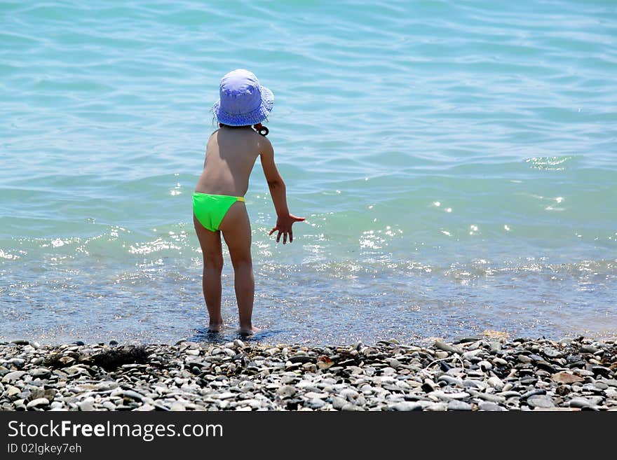 Child and the sea