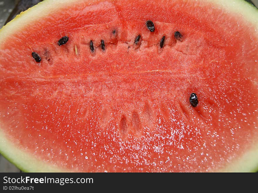 Watermelon is a summer favorite fruit of the people. Likened it to watermelon fruit of Viagra. Look, bright red inner flesh, mouth watering.