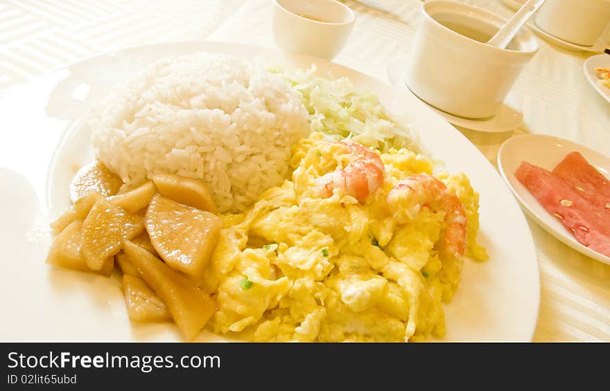 Chinese food, fried shrimp with eggs.