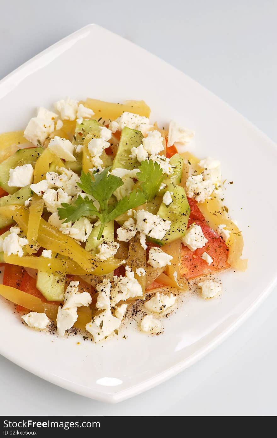 Salad with vegetables and cheese