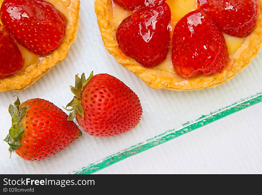 Strawberry tarts with fresh strawberries