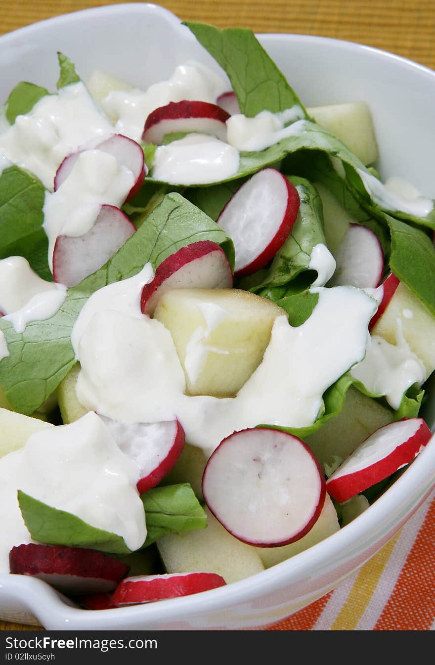 Fresh green salad with apple and red radish