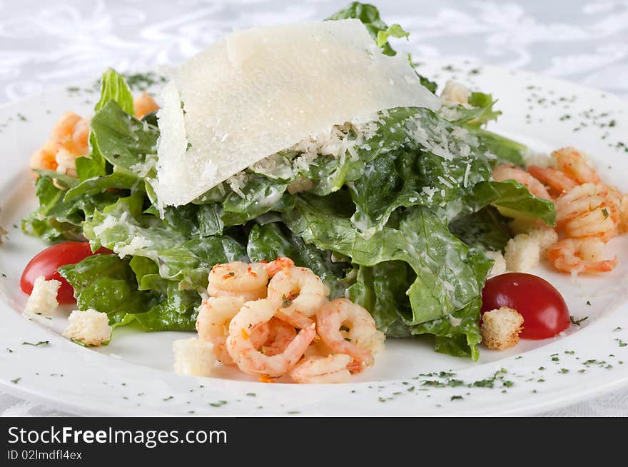 Salad  caesar  with shrimps