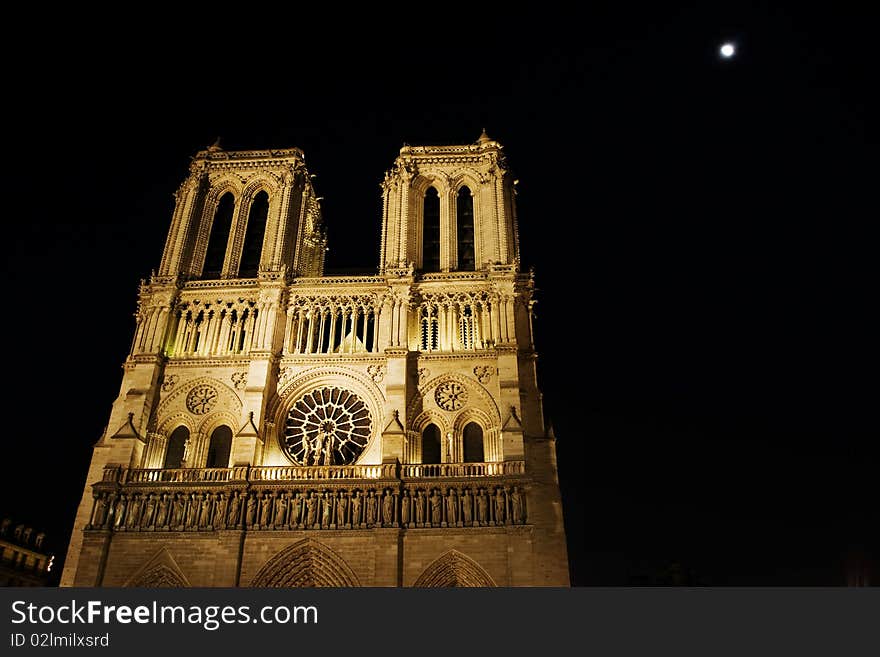 Night View  Of  Notre Dame De Paris