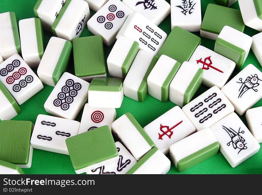 Mahjong tiles aligned and two dices