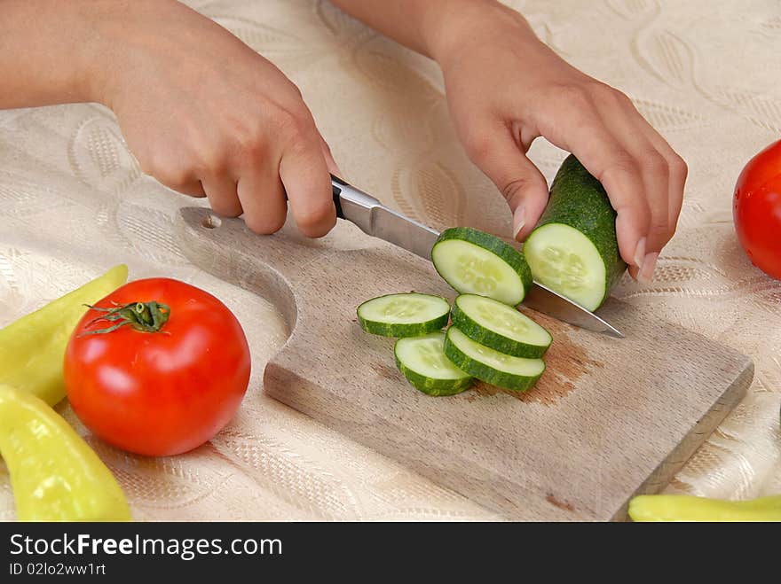 Preparing vegetable salad