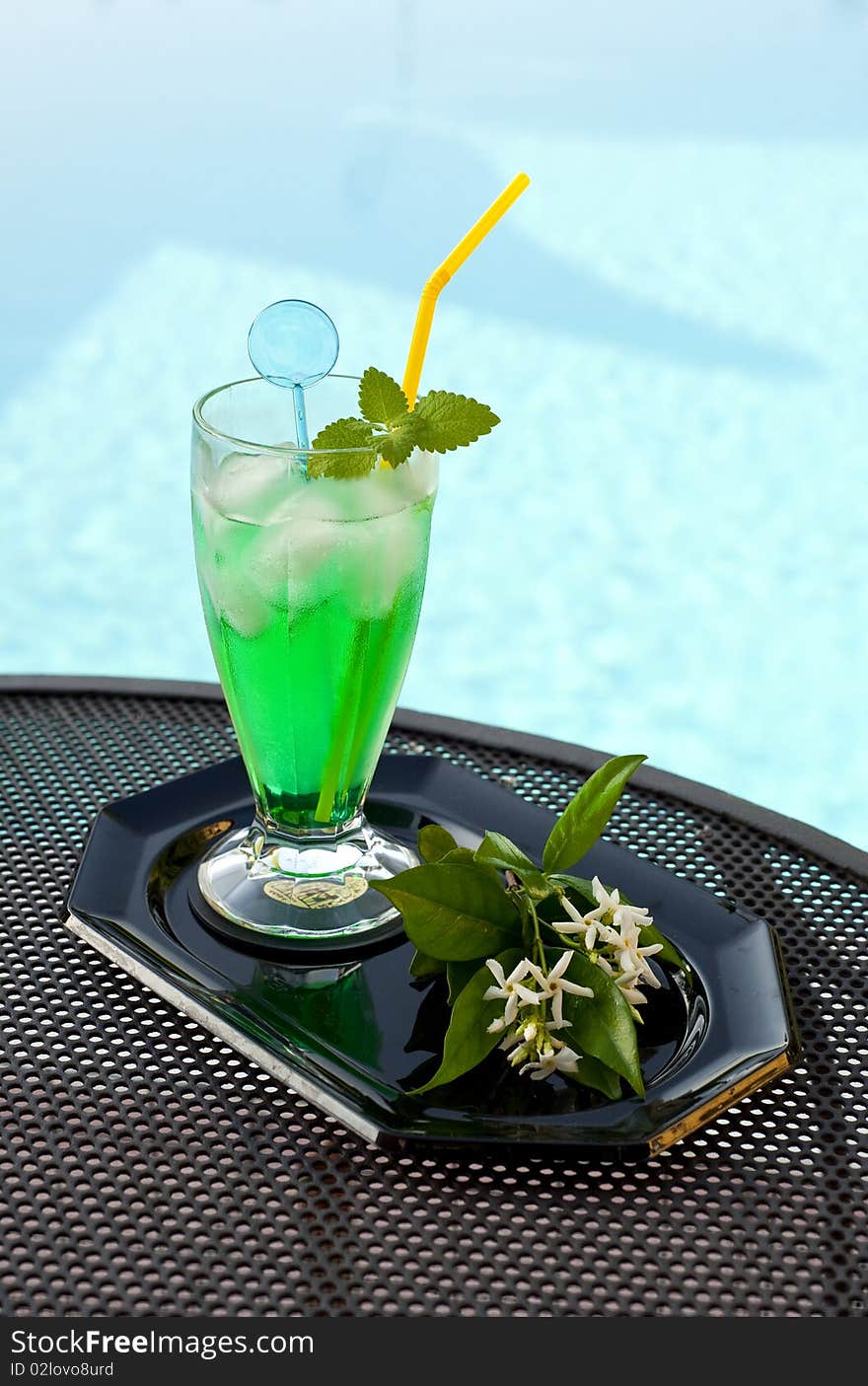 Iced drinks placed on board a private pool. Iced drinks placed on board a private pool.