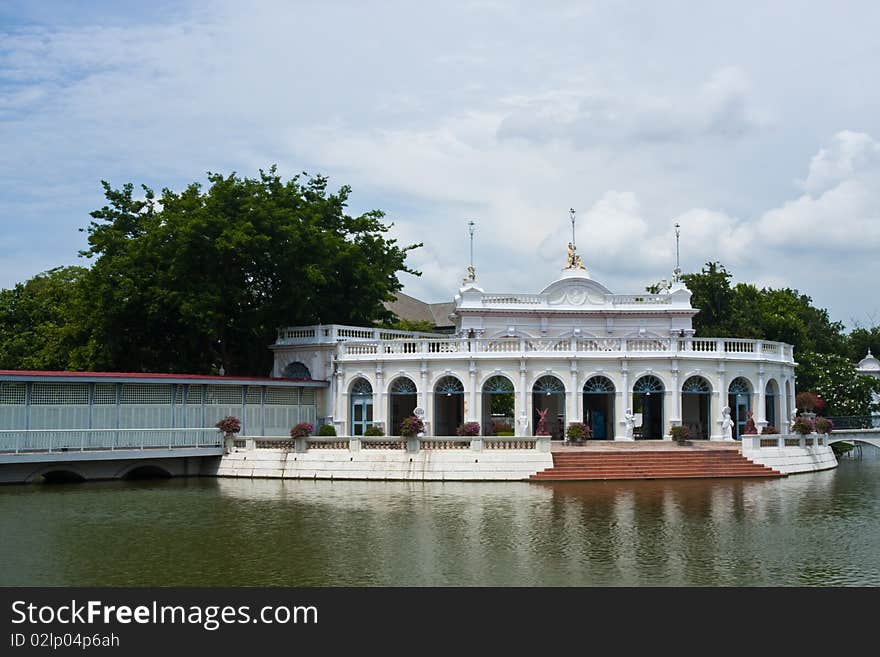 Devaraj-Kunlai Gate, Bang Pa-in Palace