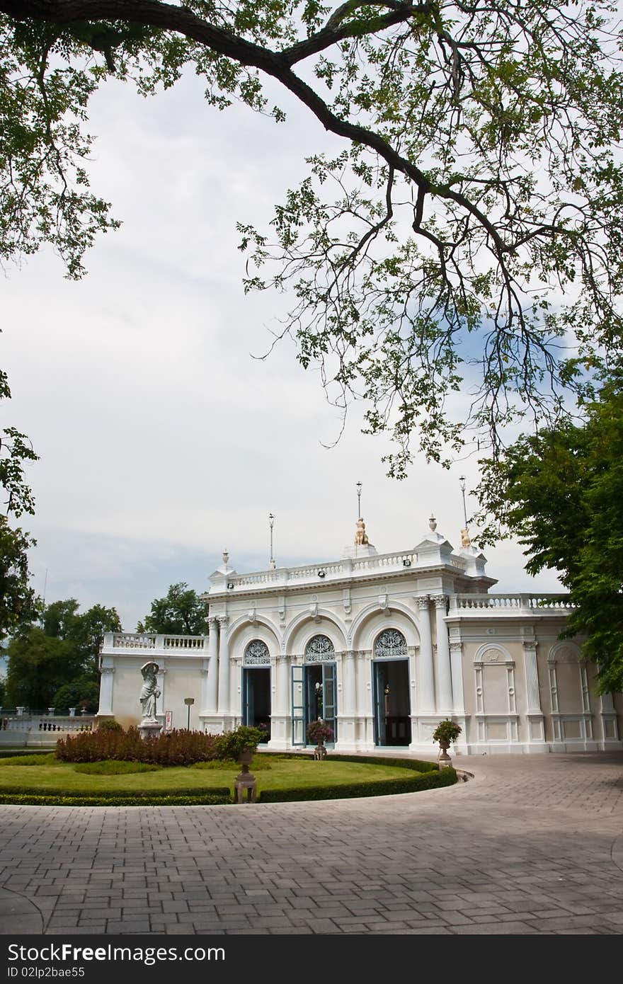 Devaraj-Kunlai Gate, Bang Pa-in Palace