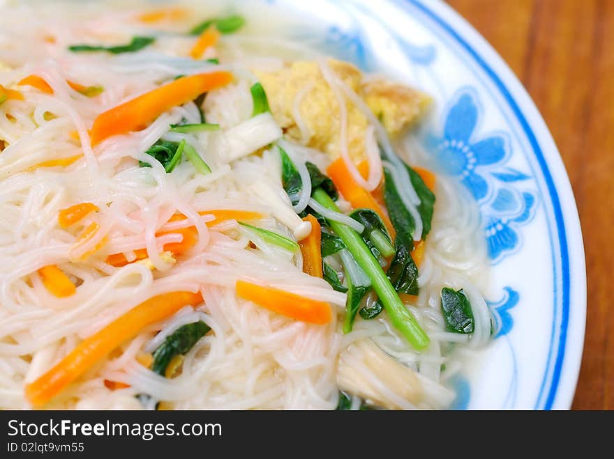 Simple Chinese noodles cooked with healthy vegetable variety. Suitable for concepts such as healthy eating and lifestyle, and food and beverage. Simple Chinese noodles cooked with healthy vegetable variety. Suitable for concepts such as healthy eating and lifestyle, and food and beverage.