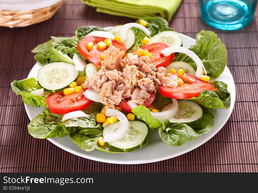 Salad tuna tomato corn and onion