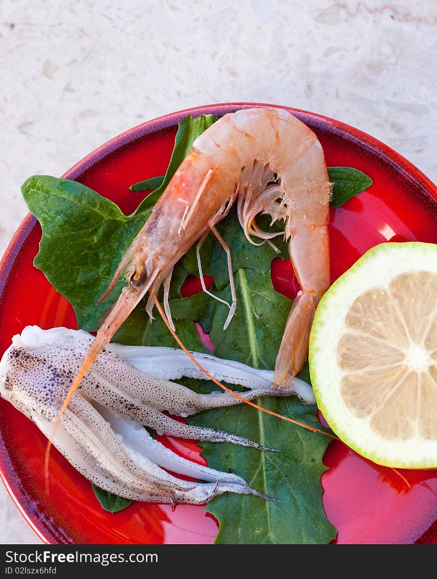 Shrimp on a saucer with lemon