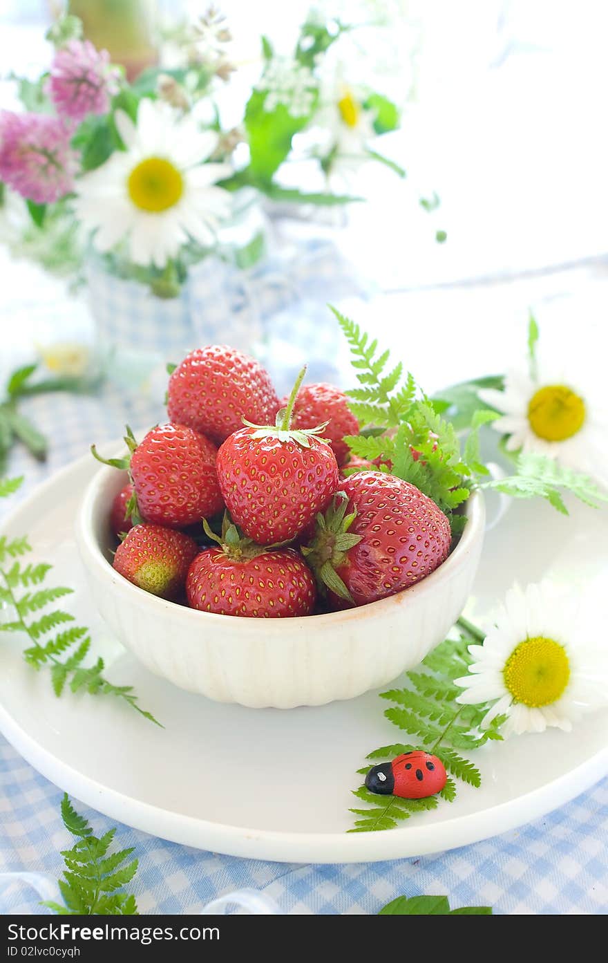 Fresh strawberries in ceramic bowl