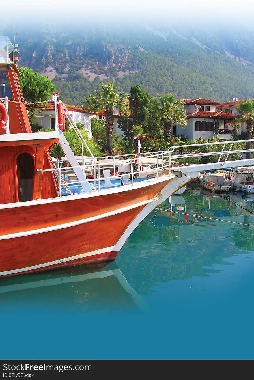 Photo of the mahogany yacht  at anchor