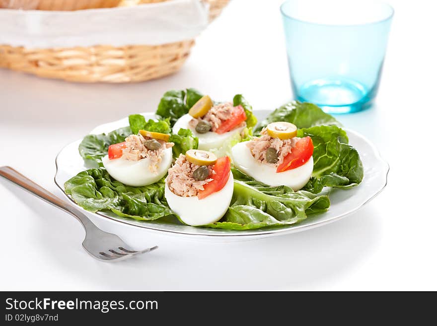 Salad of letuce egg tuna and olive