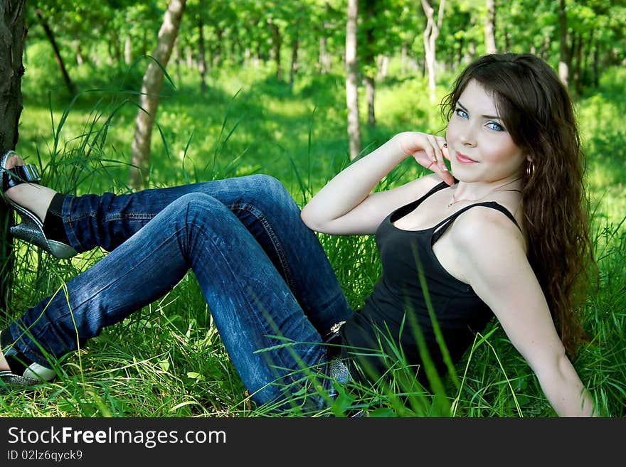 Pretty woman lay in green grass