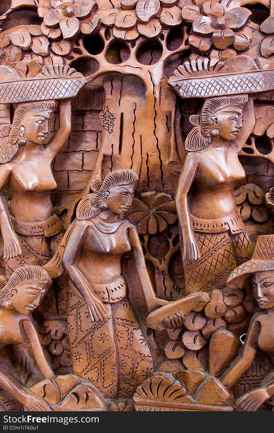 The carving is one of Thai art. The carving is one of Thai art