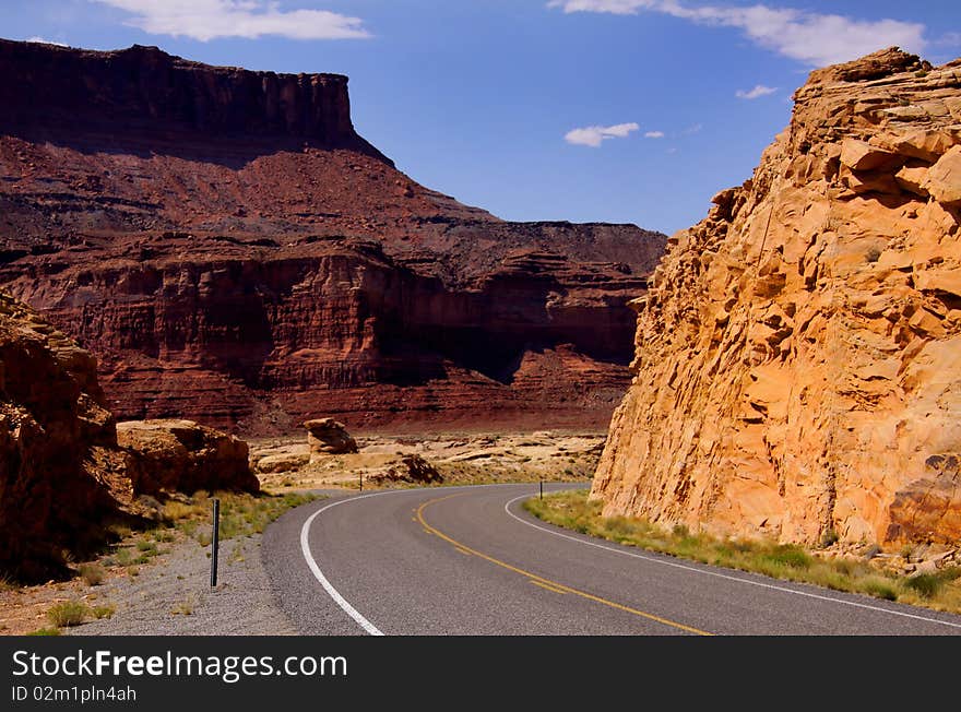 Drive through Glen canyon