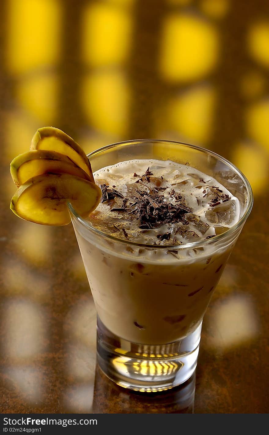 Colada with chokolates flakes