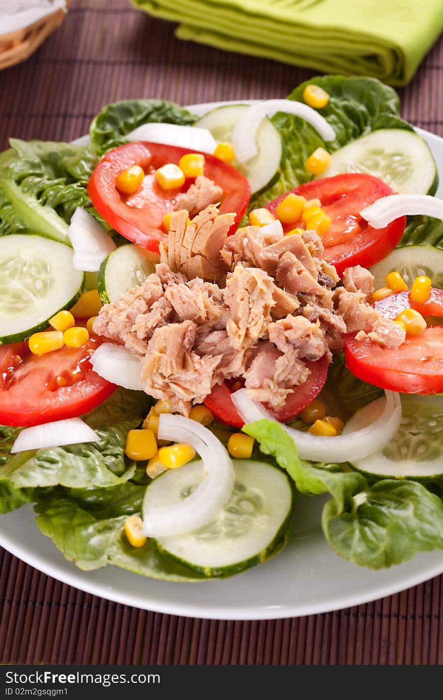 Salad tuna tomato corn and onion