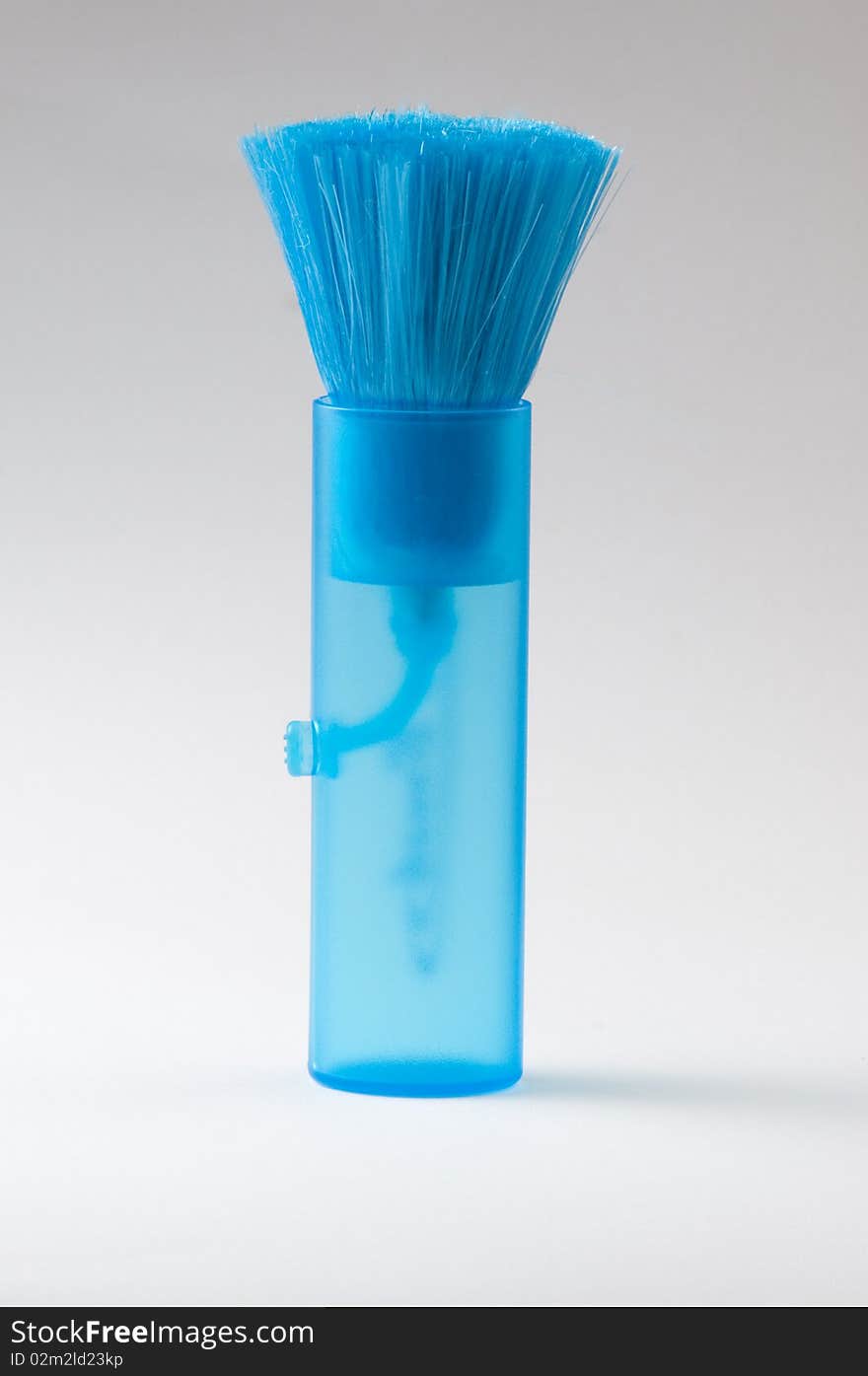 Retractable cleaning brush for electronics.